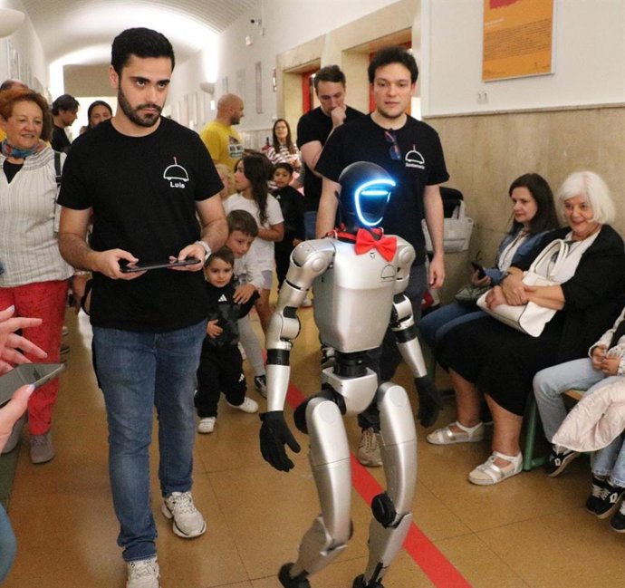 Demostración con robots, una de las actividades desarrolladas por la ULE para celebrar la Noche Europea de los Investigadores.