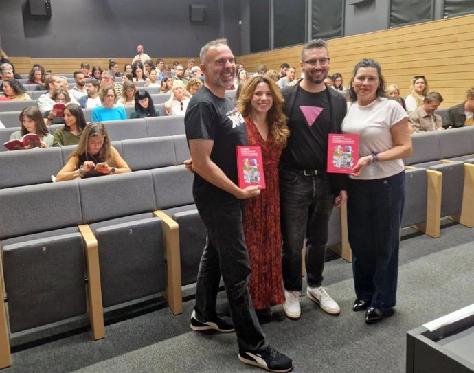 Nuria Rodríguez, a la derecha