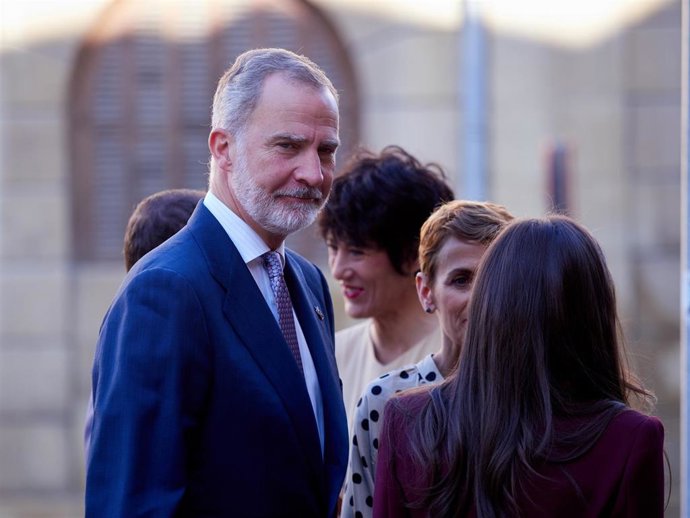 El Rey Felipe VI a su llegada al Palacio de Navarra, sede del Gobierno de Navarra, a 26 de septiembre de 2025, en Pamplona, Navarra (España). Se trata de la primera visita oficial de Leonor a la Comunidad Foral y tiene el objetivo de remarcar el vínculo q