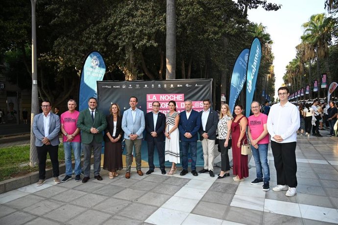 Foto de familia en la inauguración de la Noche Europea de los Investigadores en Almería.
