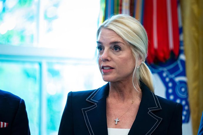 Archivo - 25 de agosto de 2025, Washington, Distrito de Columbia, EUA: A procuradora-geral dos Estados Unidos, Pam Bondi, fala durante a assinatura de uma ordem executiva no Salão Oval da Casa Branca em Washington, DC, EUA, na segunda-feira, 25 de agosto 