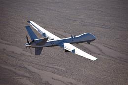 Archivo - Imagen de archivo de un dron durante una maniobra de entrenamiento