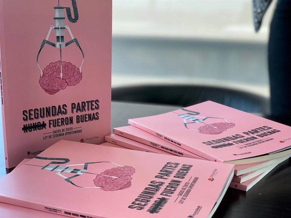 Archivo - Libro de testimonios que han cancelado sus deudas con la ley de la segunda oportunidad