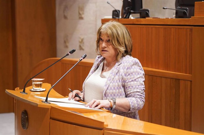 Archivo - La consejera de Educación, Cultura y Deporte del Gobierno de Aragón, Tomasa Hernández, en imagen de archivo. 