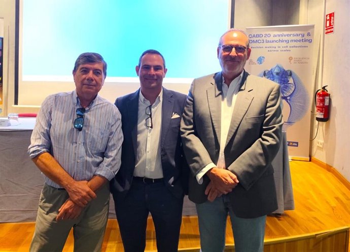 (Desde Izda.) El Presidente De Asociación CRB1, Miguel Ruiz; El Investigador De La Fundación Progreso Y Salud, Francisco Díaz Corrales, Y El Presidente De Asociación Enach, Antonio López.