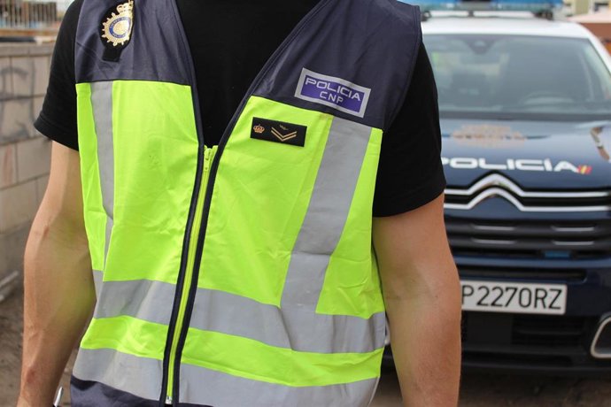 La Policía Nacional detiene a tres personas por emplear a ciudadanos en situación irregular