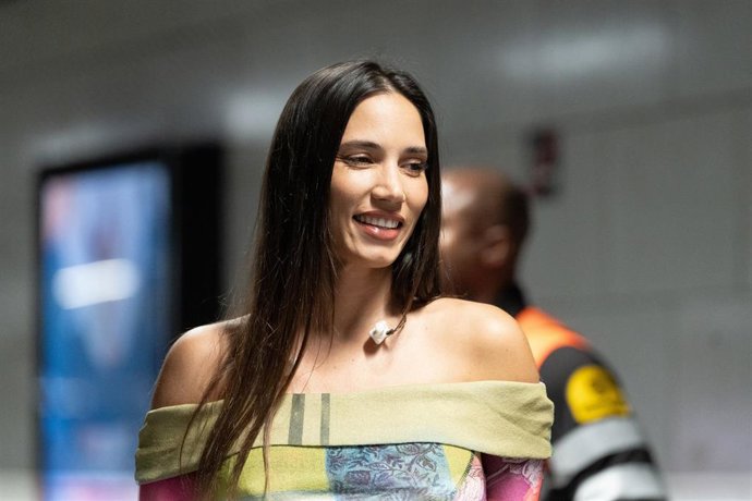 Archivo - La cantante India Martínez llega a una actuación sorpresa en la estación de metro Universitat, a 21 de mayo de 2024, en Barcelona, Catalunya (España).
