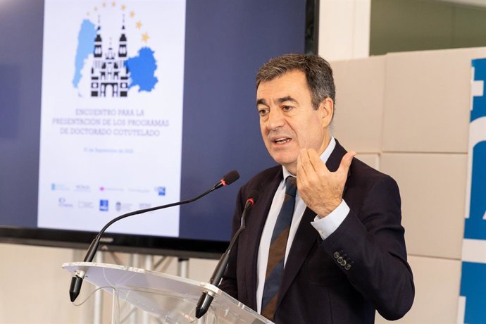 El conselleiro de Educación, Román Rodríguez