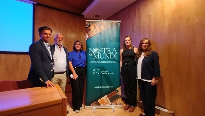 Juan Zapatero Pallete, director de la Fundación de Castilla y León; Elías Teres, ponente; Vanessa García, patronato de la Fundación de Castilla y León; Raquel Liceras, ponente, y María José Martinez, coordinadora académica de Nostra et Mundi.