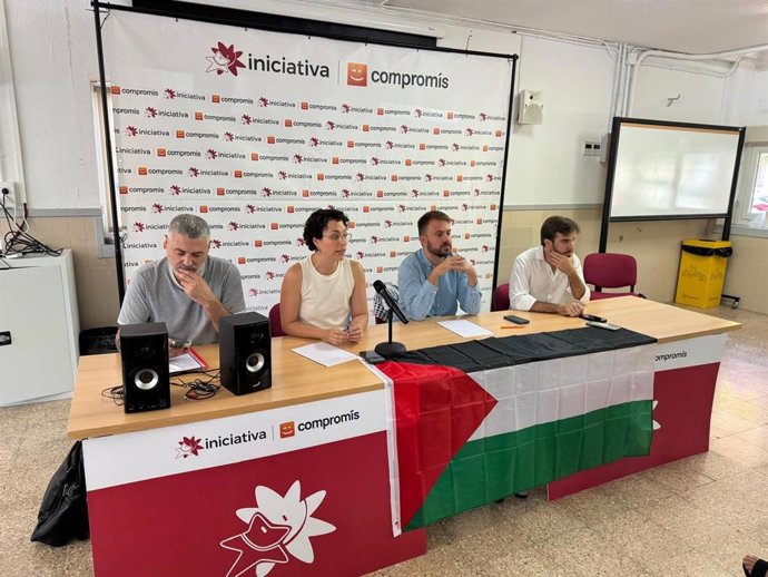 Mesa Nacional de Iniciativa-Compromís con sus portavoces, Aitana Mas y Alberto Ibáñez