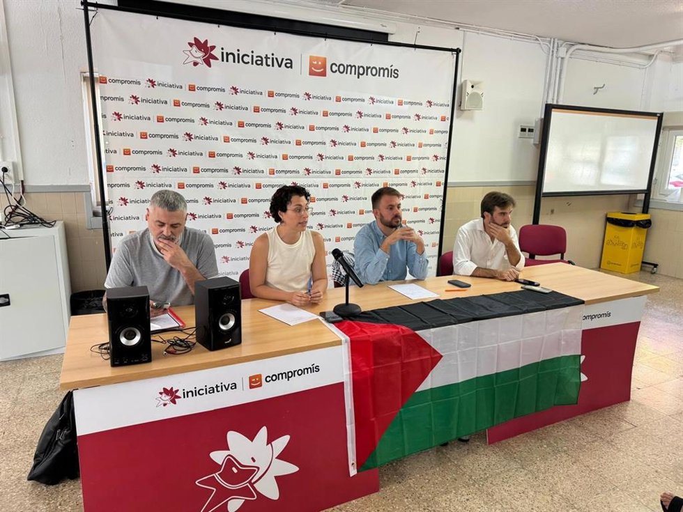 Mesa Nacional de Iniciativa-Compromís con sus portavoces, Aitana Mas y Alberto Ibáñez