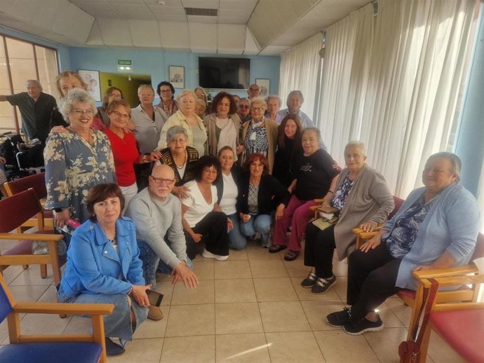 Marta del Arco, en su visita a los apartamentos
