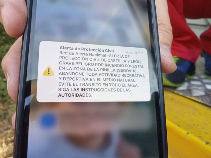 CyL envía una alerta para la suspensión de actividades en La Pinilla (Segovia) por el incendio de Peñalba
