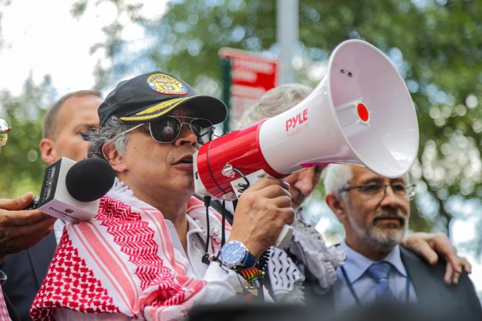 O presidente colombiano Gustavo Petro durante um protesto pró-palestino em Nova York.