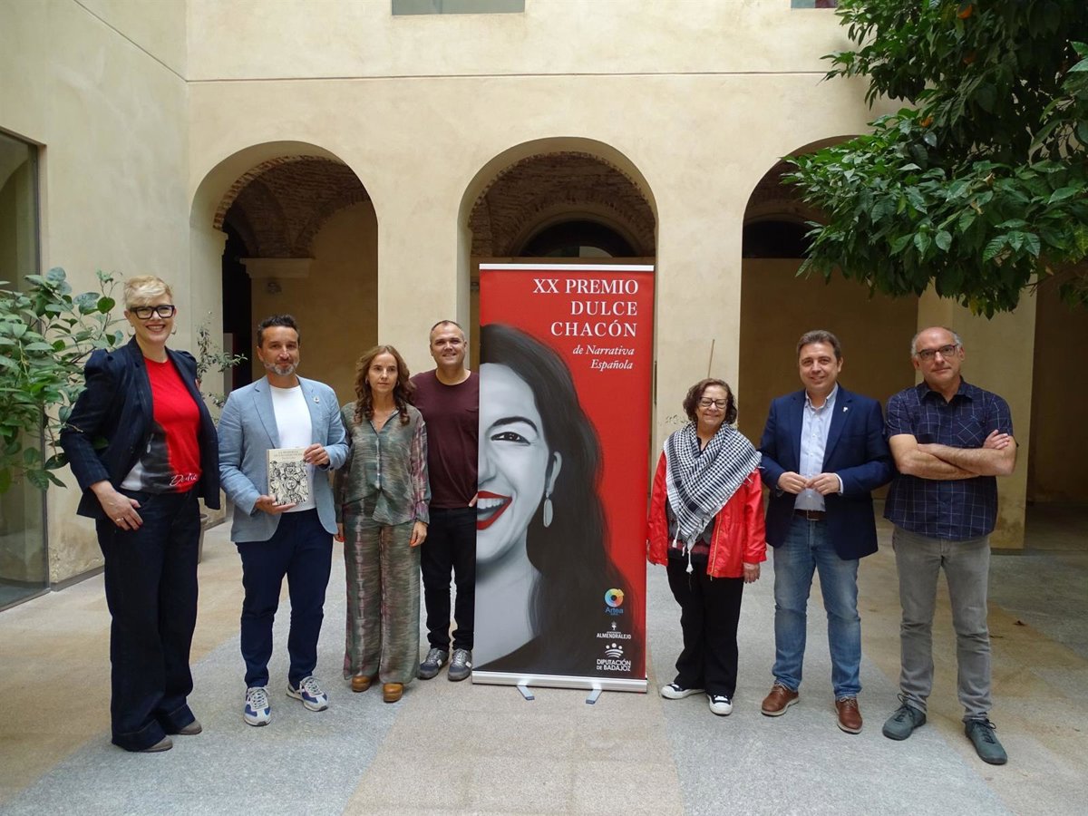 David Uclés gana el XX Premio de Narrativa Española  Dulce Chacón  por  La Península de las casas vacías 