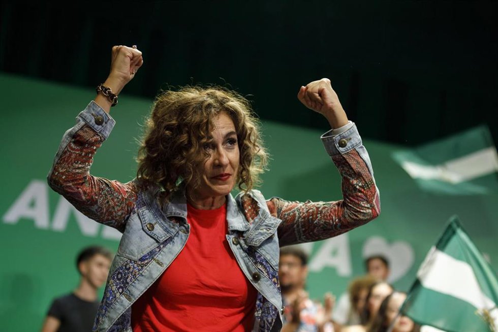 La secretaria general del PSOE-A, María Jesús Montero, participa en un acto público junto al secretario general del PSOE de Granada, Pedro Fernández, y el secretario general del PSOE de Maracena.