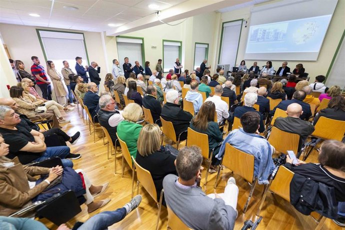Jornada informativa organizada por el PPdeG para tratar el problema de acceso a la vivienda.