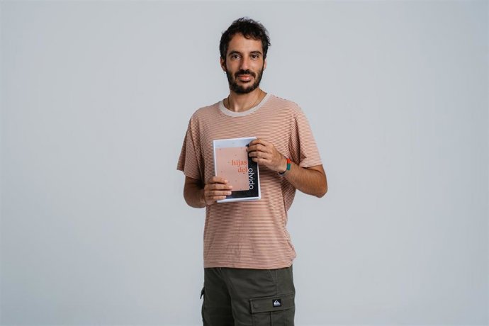 Archivo - Roberto Palomo con su libro