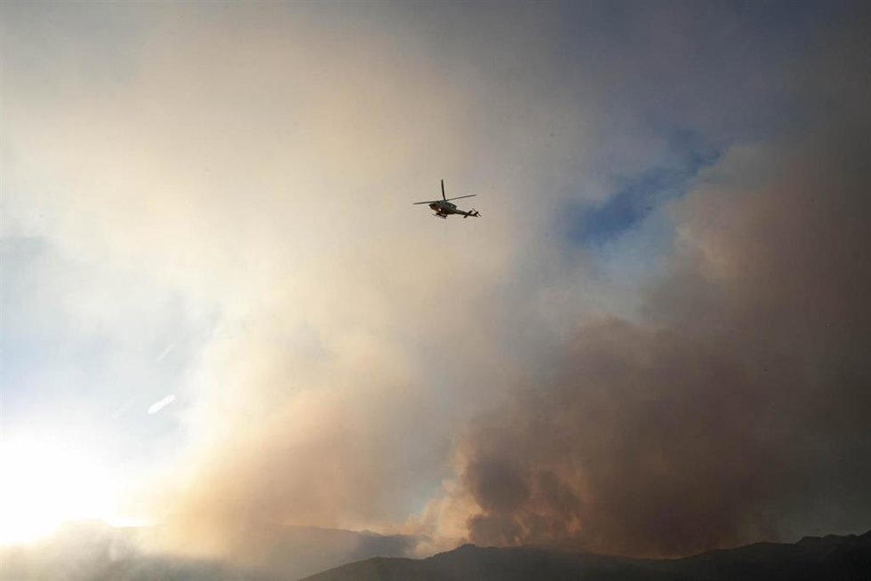 Labores de extinción del incendio de Peñalba de la Sierra.