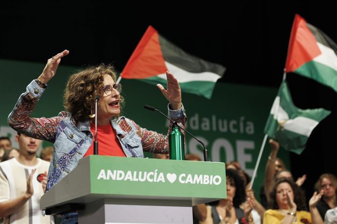 La vicepresidenta primera y secretaria general del PSOE-A, María Jesús Montero, este sábado en un acto público en Maracena (Granada).