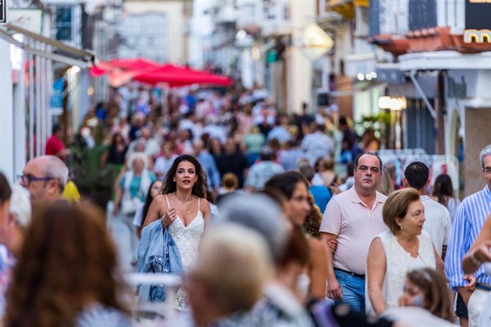 Imagen de gente comprando.