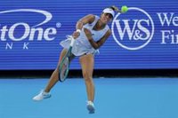 Jéssica Bouzas alcanza la tercera ronda en Pekín y Cristina Bucsa se despide