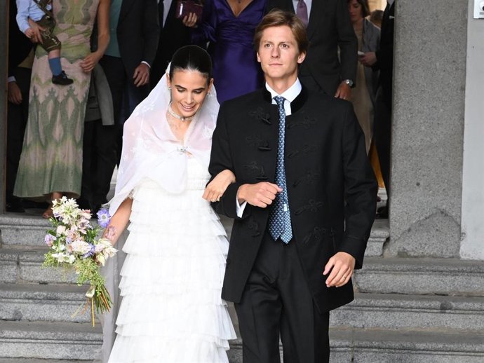 Lucía Entrecanales y Laszlo Bene salen de la Iglesia Hospital de Tavera tras darse el "sí quiero" a 27 de Septiembre de 2025 en Toledo (España).