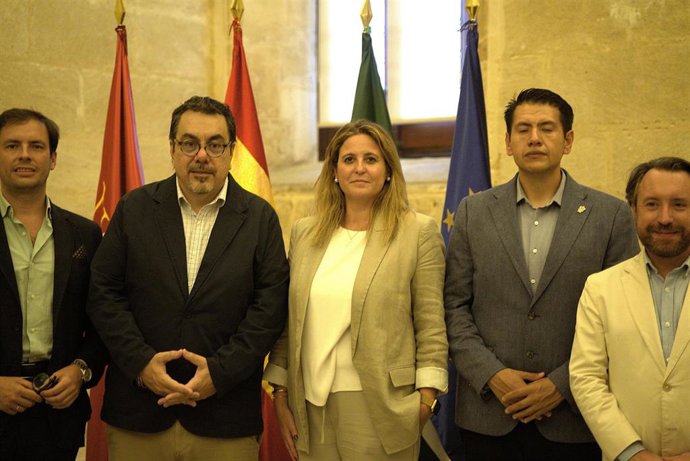 La delegada de Turismo y Cultura del Ayuntamiento de Sevilla, Angie Moreno, en la recepción a la Red de Investigadores Patrimonialistas de Hispanoamérica y el Mediterráneo.