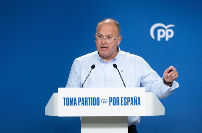 Archivo - El secretario general del Partido Popular, Miguel Tellado, durante una rueda de prensa, en la sede del PP, a 6 de agosto de 2025, en Madrid (España).