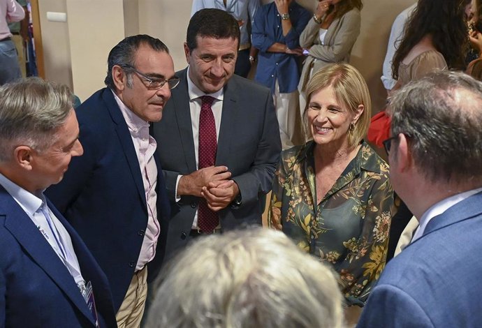 La alcaldesa de Jerez de la Frontera (Cádiz), María José García Pelayo, ha asistido a la clausura del curso de formación de los Administradores de Fincas.