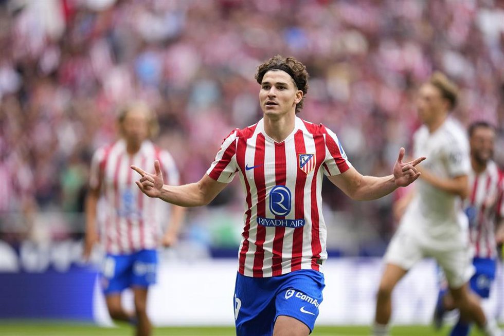 Julián Álvarez celebra uno de sus goles en el Atlético de Madrid-Real Madrid
