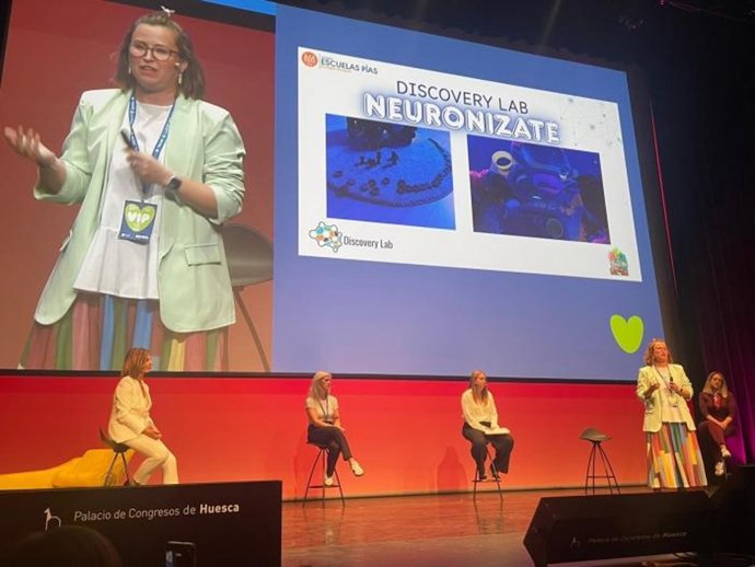 Docentes que han participado en la actividad "Todo al 10" en el Summit de Educación Infantil celebrado este sábado en Huesca