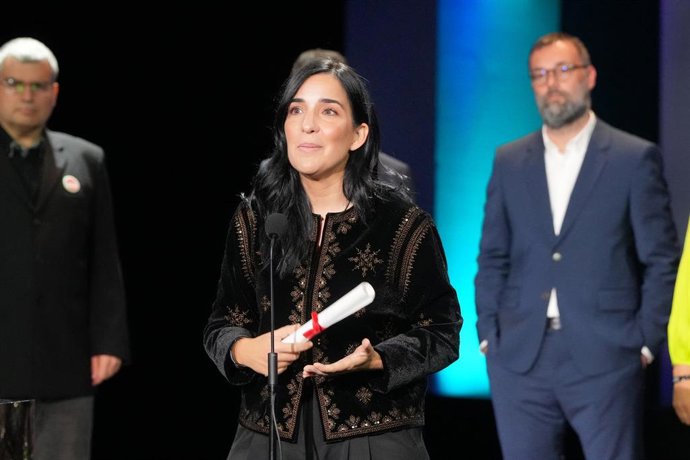 La directora Alauda Ruiz de Azúa durante la gala de clausura del Festival de San Sebastián, en el Teatro Victoria Eugenia, a 27 de septiembre de 2025, en San Sebastián, Guipúzcoa, País Vasco (España). El festival ha celebrado su 73ª edición del 19 al 27 d