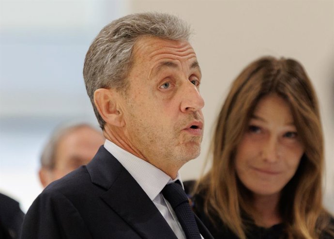 25 de setembro de 2025, Saint Ouen, Paris, França: Nicolas Sarkozy e Carla Bruni no Tribunal de Paris para o julgamento de Sarkozy-Gaddafi.,Imagem: 1040157637, Licença: Rights-managed, Restrictions: , Model Release: não, Linha de crédito: Sadak Souici / Z