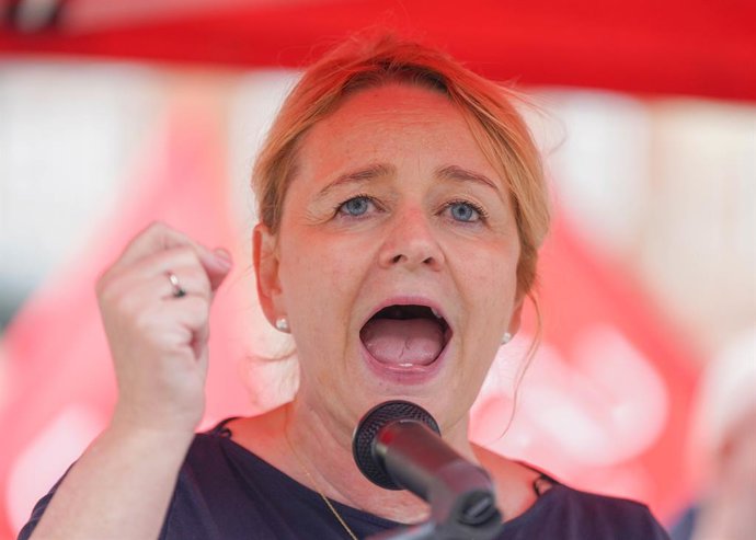 September 20, 2025, Birmingham, West Midlands, UK: Birmingham, UK. Sharon Graham General Secretary, United the Union speaks during a rally to bin workers Birmingham Council House. Bin workers march through the streets of Birmingham.  Birmingham City Counc