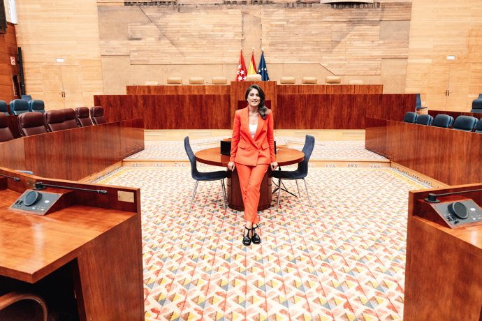 La portavoz de Más Madrid en la Asamblea de Madrid, Manuela Bergerot, posa para Europa Press, en la Asamblea de Madrid, a 22 de septiembre de 2025, en Madrid (España).