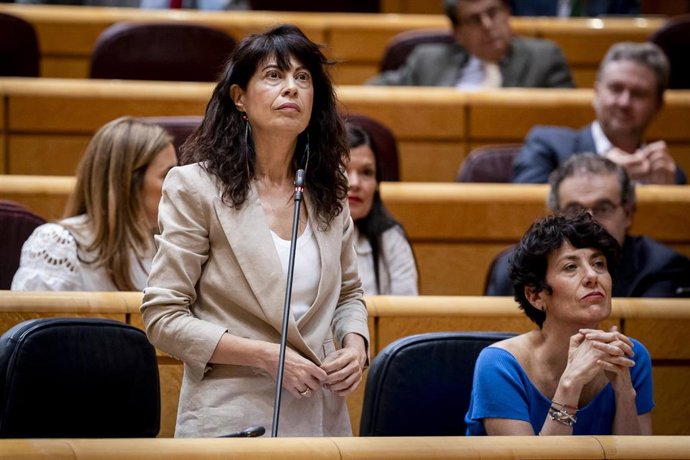 Archivo - La ministra de Igualdad, Ana Redondo, interviene durante una sesión de control al Gobierno en el Senado, a 10 de junio de 2025, en Madrid (España). 