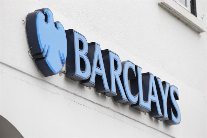 Archivo - Logo de Barclays