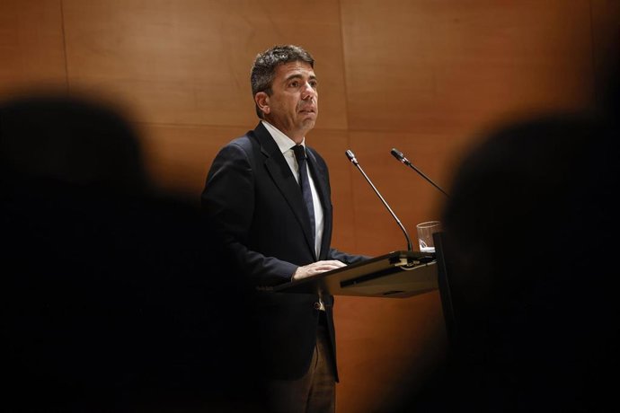 Archivo - El president de la Generalitat, Carlos Mazón, durante la toma de posesión del rector de la Universitat Politècnica de València (UPV), José Esteban Capilla, en el rectorado de la UPV, a 7 de abril de 2025, en Valencia