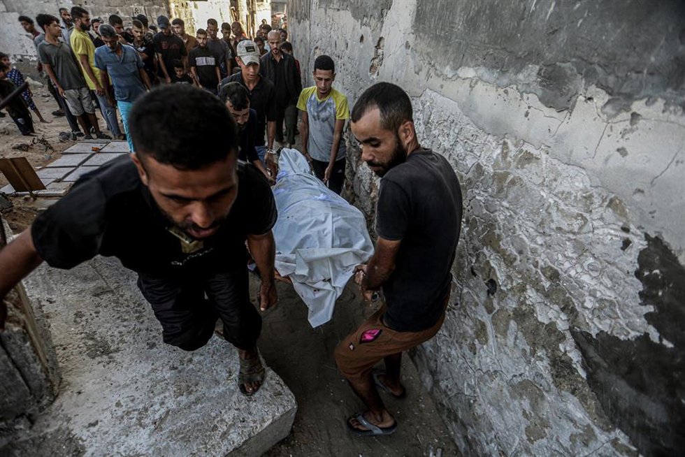 Traslado de cadáveres al Hosptial Al Shifa de la ciudad de Gaza, en la Franja de Gaza