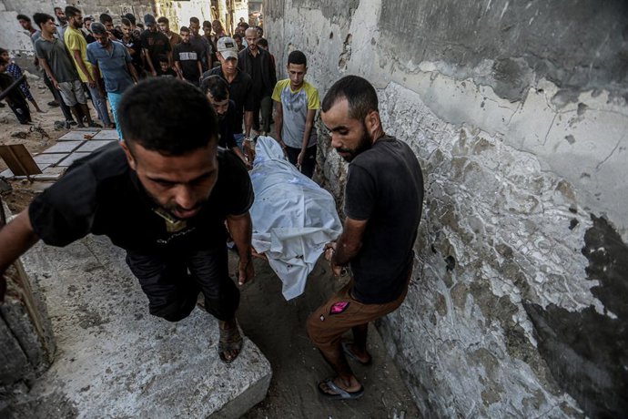 Transferência de corpos para o Hospital Al Shifa na Cidade de Gaza, Faixa de Gaza.