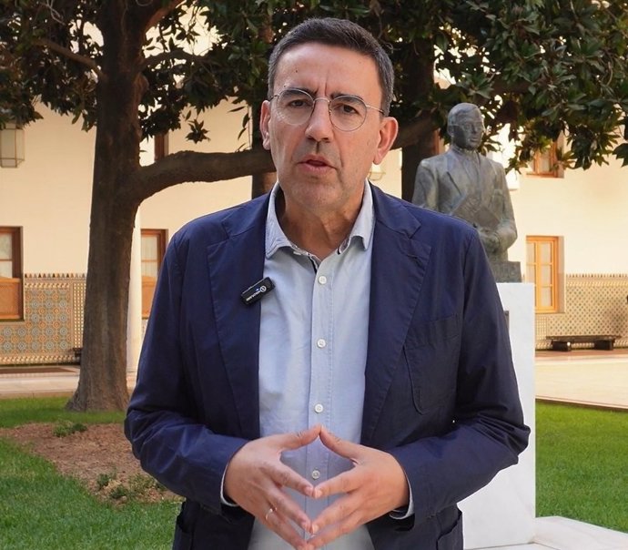 El portavoz del PSOE en la Comisión de Presidencia del Parlamento, Mario Jiménez.