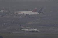 Aena aconseja consultar vuelos por el aviso rojo de lluvias torrenciales en Valencia, Castellón y Tarragona