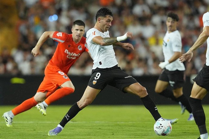 Archivo - Hugo Duro con el Valencia