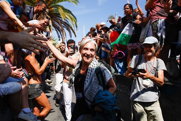 L'activista i ex alcaldessa de Barcelona Ada Colau durant el comiat a la Global Sumud Flotilla en el Port de Barcelona, a 31 d'agost de 2025, a Barcelona, Catalunya (Espanya)