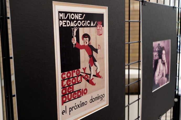 La Facultad de Letras de la UMA acoge una muestra sobre mujeres que abrieron camino en artes visuales y escénicas.