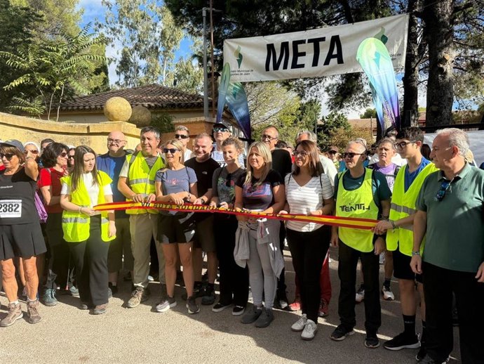 Imagen de este domingo de la caminata 'Salud y Paz', que ha tenido la participación de la delegada de Salud, Elena González.