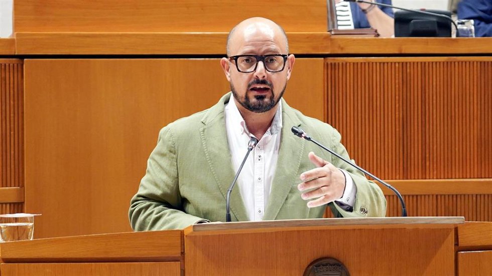 El presidente del Partido Aragonés y portavoz de la Agrupación Parlamentaria PAR-Grupo Mixto en las Cortes de Aragón, Alberto Izquierdo