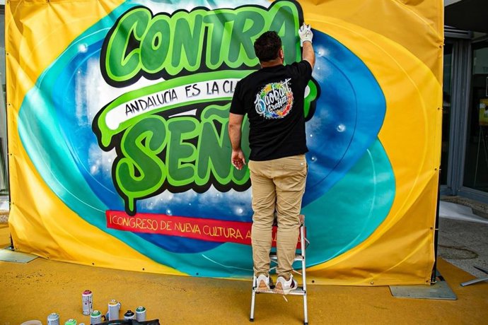 El grafitero BaobArt deja plasamada la identidad de Contraseña en un mural