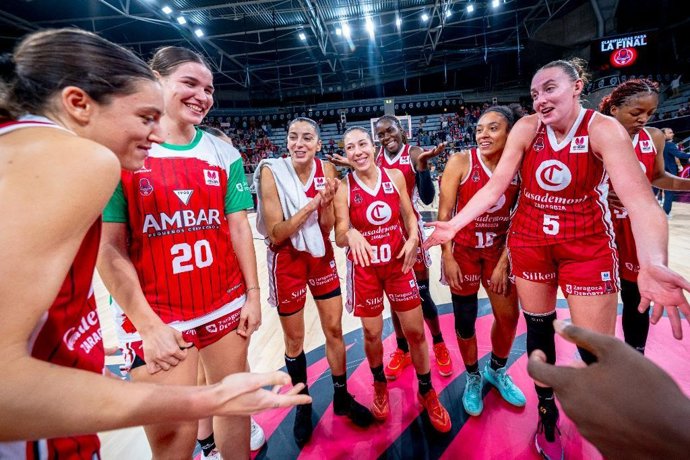 El Casademont Zaragoza tumba al Valencia Basket y conquista su primera Supercopa Liga Femenina Endesa